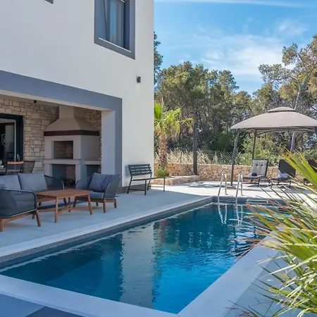 Vila Beautiful Royal House 1 & 2