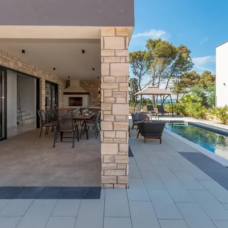 Beautiful Royal House 1 & 2 Vila *
