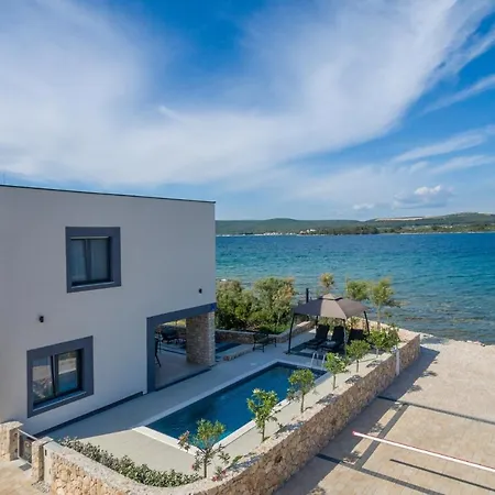 Beautiful Royal House 1 & 2 Vila *