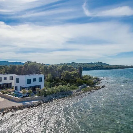 Villa Beautiful Royal House 1 & 2 *